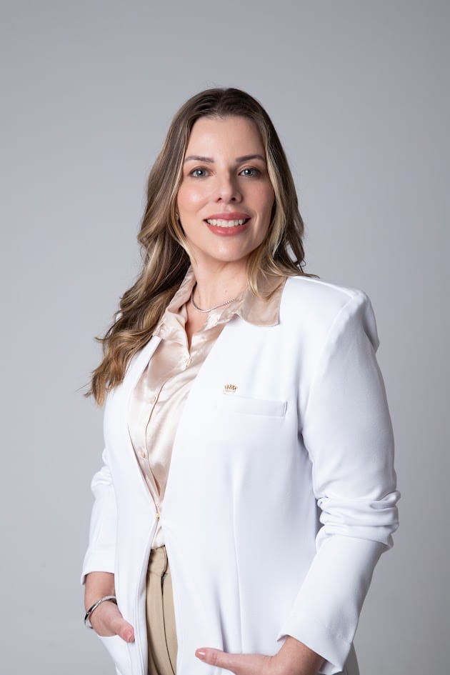 Dra. Milena Marques em seu consultório
